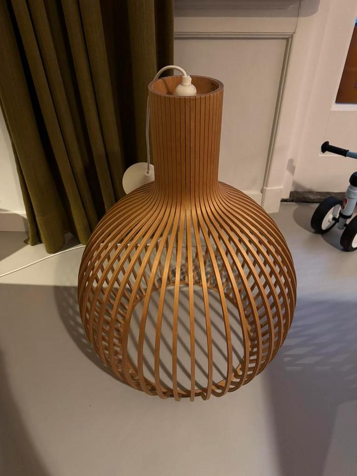 Secto Octo 4240, Huis en Inrichting, Lampen | Hanglampen, Zo goed als nieuw, 50 tot 75 cm, Hout, Ophalen