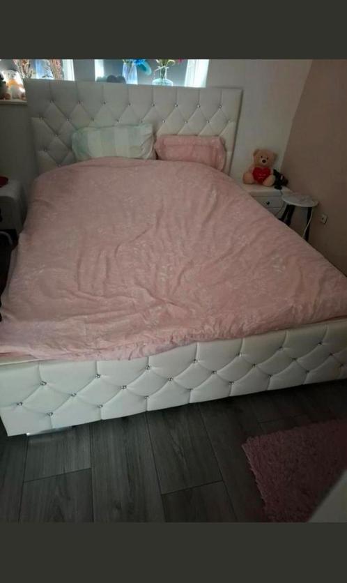 Mooi wit tweepersoonsbed 160x200 + 2 nachtk. & matras!, Huis en Inrichting, Slaapkamer | Bedden, Gebruikt, Tweepersoons, 160 cm