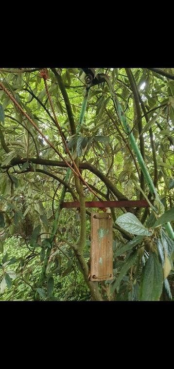 Grote metalen schommel  beschikbaar voor biedingen