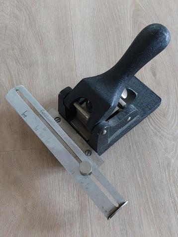 Zware Index Perforator - Made in England beschikbaar voor biedingen