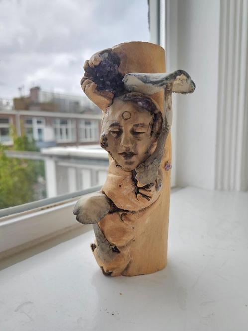 Unique driftwood statue - mushrooms, amethyst and face, Verzamelen, Mineralen en Fossielen, Fossiel, Ophalen