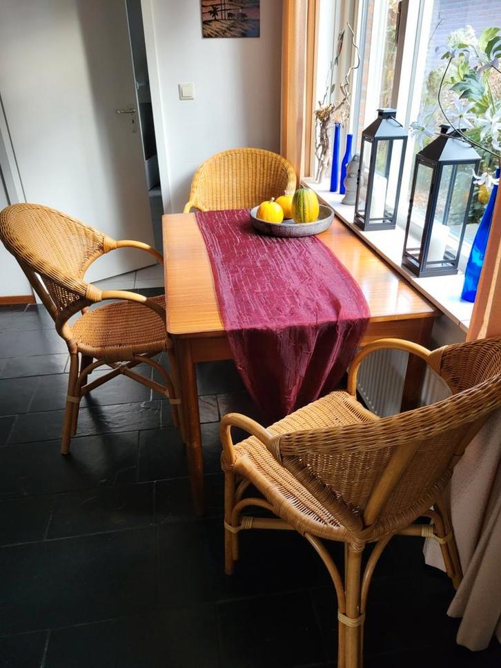 Uitschuifbare tafel met 3 stoelen., Huis en Inrichting, Tafels | Eettafels, 50 tot 100 cm, 100 tot 150 cm, Vijf personen of meer