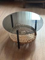Vintage salontafel met smokey glas en rieten mand, Huis en Inrichting, Tafels | Salontafels, Ophalen, Rond, 50 tot 100 cm, Minder dan 50 cm