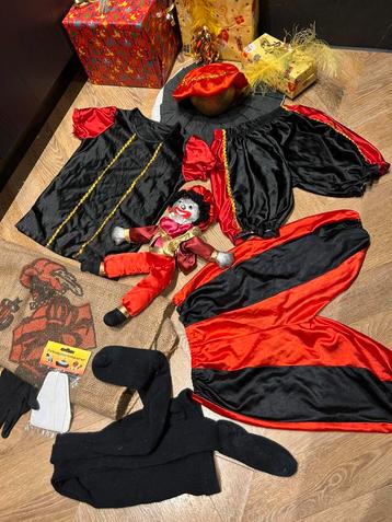 Pietenpak maat 116 rood zwart set sinterklaas luxe pop beschikbaar voor biedingen