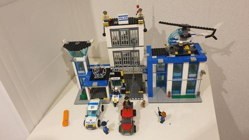 Lego politiebureau 60047 super netjes speelklaar, Kinderen en Baby's, Speelgoed | Duplo en Lego, Zo goed als nieuw, Ophalen of Verzenden