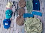 Militaire soldaten blouse pet baret rugtas riem sjaals, Ophalen, Landmacht, Nederland, Helm of Baret