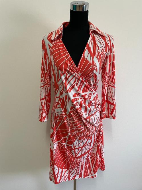J168 - Oranje-witte Russell Kemp jurk maat S (1), Kleding | Dames, Jurken, Zo goed als nieuw, Maat 38/40 (M), Oranje, Onder de knie