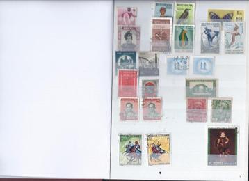 Postzegelalbum klein 23x18 cm met 4 bladzijde diverse Landen beschikbaar voor biedingen