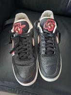 Nike Air Force 1 Worldwide - Zwart/Rood, Kleding | Heren, Schoenen, Zwart, Nike, Ophalen of Verzenden, Sneakers of Gympen