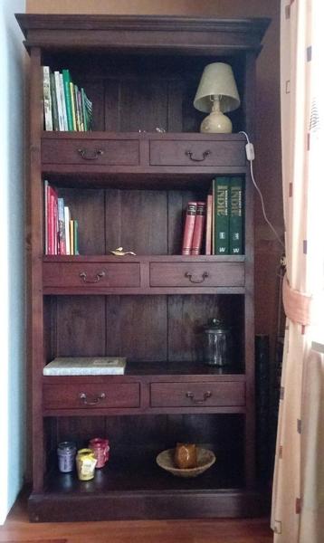2x Boekenkast teak hout beschikbaar voor biedingen