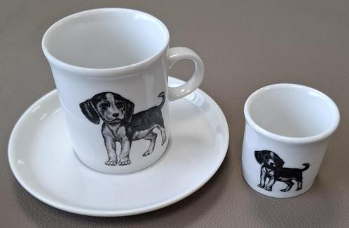 Vintage kop en schotel en bekertje met hond., Antiek en Kunst, Antiek | Servies los, Ophalen of Verzenden
