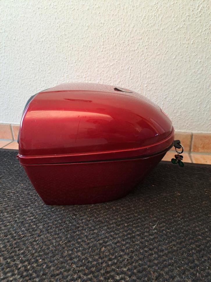 Scooterkoffer - Rode Topkoffer, Fietsen en Brommers, Brommers | Toebehoren, Gebruikt, Koffer, Ophalen