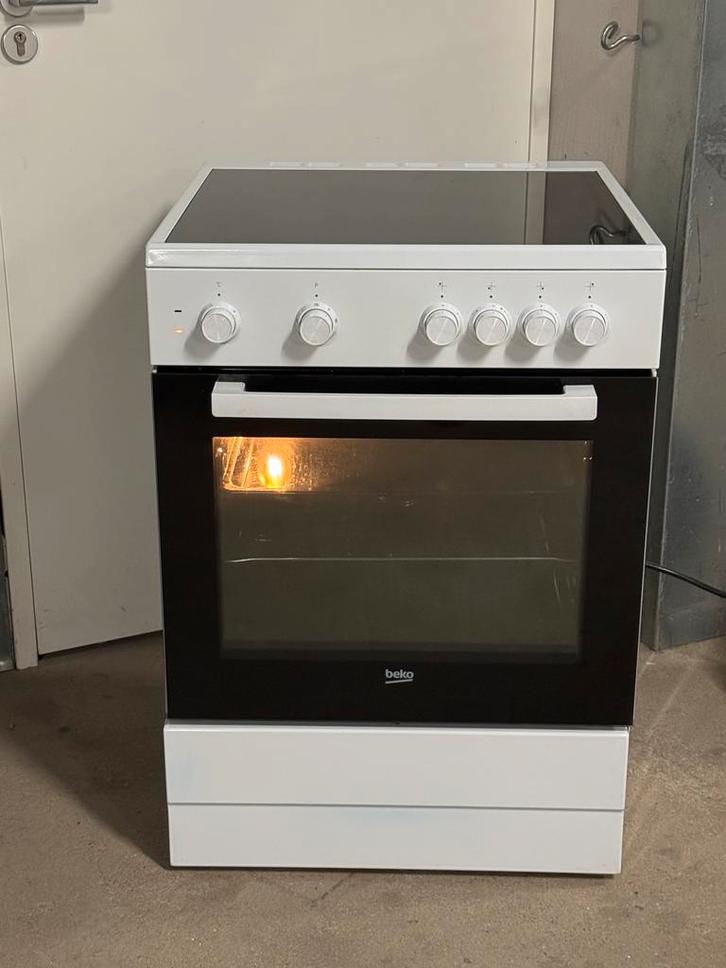 Beko Keramische Fornuis, Witgoed en Apparatuur, Fornuizen, Zo goed als nieuw, Vrijstaand, Keramisch, 4 kookzones, 85 tot 90 cm