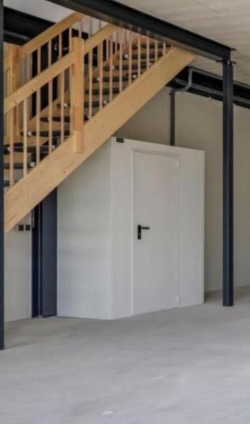 Te koop toilet unit met hangtoilet, Geen leidingen in zicht beschikbaar voor biedingen