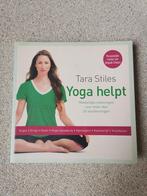 Tara Stiles - Yoga helpt, Boeken, Esoterie en Spiritualiteit, Meditatie of Yoga, Ophalen of Verzenden, Zo goed als nieuw, Instructieboek