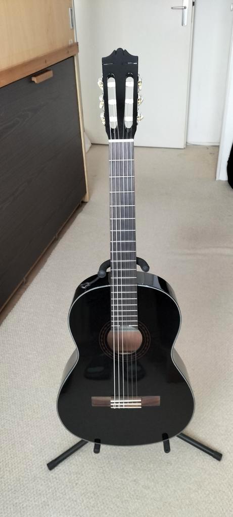 Nieuwe akoestische gitaar Yamaha, beschermhoes, standaard, Muziek en Instrumenten, Snaarinstrumenten | Gitaren | Akoestisch, Nieuw