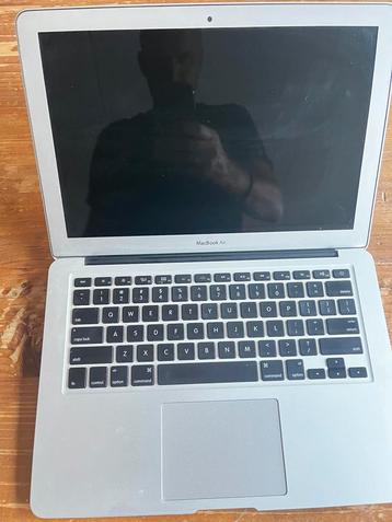 Macbook air. Blijkbaar nog onder extern beheer beschikbaar voor biedingen