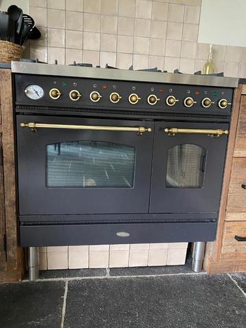 Boretti gasfornuis 6 pits en 2 ovens beschikbaar voor biedingen