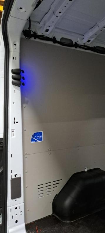 Vakman inbouwer omvormers in bedrijfswagen, auto caravan boo beschikbaar voor biedingen