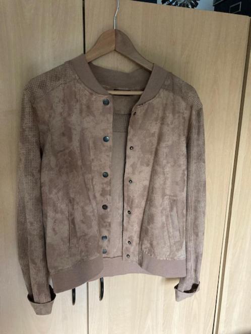 suedine damesvest, Kleding | Dames, Truien en Vesten, Zo goed als nieuw, Maat 42/44 (L), Bruin, Verzenden