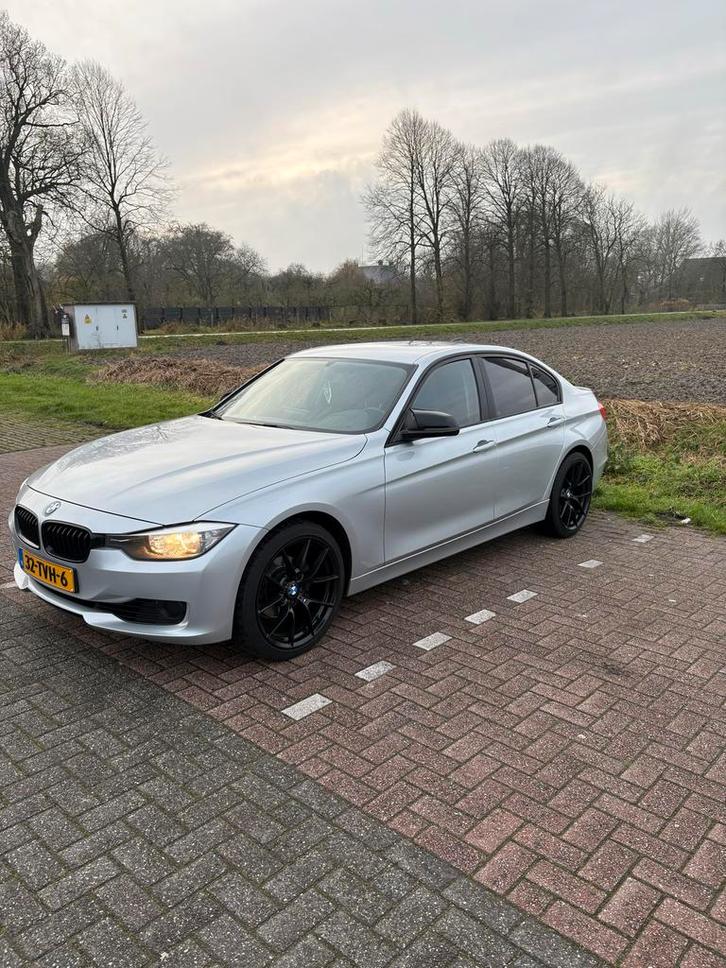 BMW 3-Serie 2.0IX 320 135KW Aut8 (f30) 2012 Grijs, Auto's, BMW, Particulier, 3-Serie, Achteruitrijcamera, Apple Carplay, Bluetooth