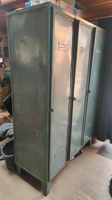 Industriële vintage locker kast groen beschikbaar voor biedingen