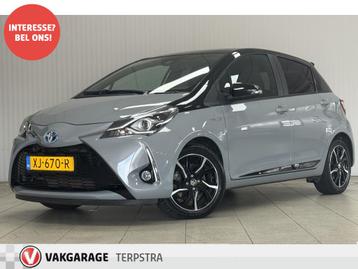 Toyota Yaris 1.5 Hybrid Bi-Tone Plus/ Automaat/ Zwarte-Hemel beschikbaar voor biedingen