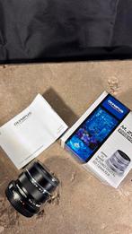 Olympus M.Zuiko Digital 12mm f/2.0 Lens - Nieuwstaat!, Ophalen of Verzenden, Zo goed als nieuw, Standaardlens