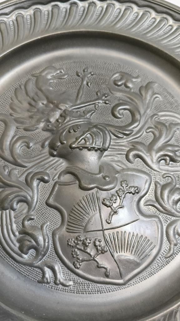 Antiek Zinn bord met Ridder en Griffioen 23cm dia, Antiek en Kunst, Antiek | Tin, Ophalen of Verzenden