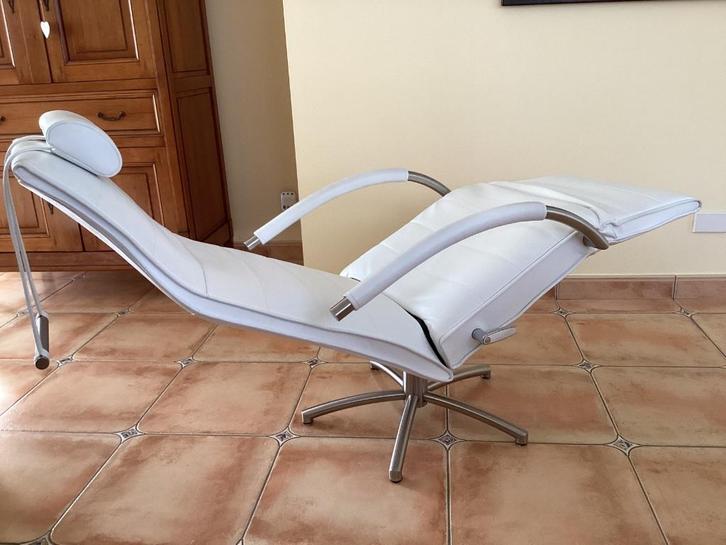 Prachtige Jori relax+kussen Mensana MAXI(Showroomstaat), Huis en Inrichting, Fauteuils, Zo goed als nieuw, Leer, Minder dan 50 cm