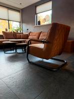 Industriële cognac fauteuil met metalen poten, Ophalen, 75 tot 100 cm, Zo goed als nieuw, Metaal