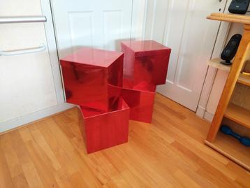 Kado / Geschenkdozen met deksel / 4 rode sets met 5 dozen beschikbaar voor biedingen