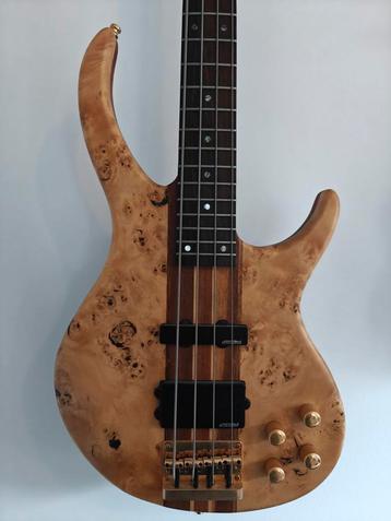 Basgitaar Vintage V1004 - Bird's Eye Maple Top beschikbaar voor biedingen