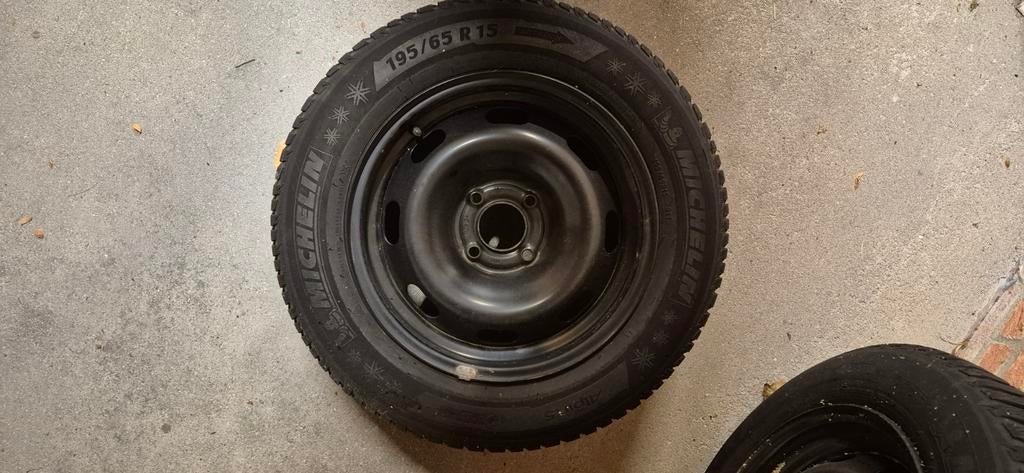 Michelin winterbanden 195 / 65 / R15 met stalen zwarte velg, Ophalen of Verzenden, Zo goed als nieuw