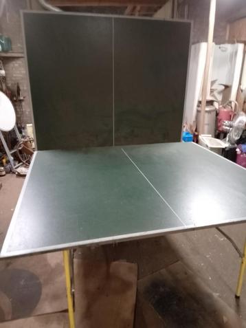 Tafel tennistafel gratis beschikbaar voor biedingen
