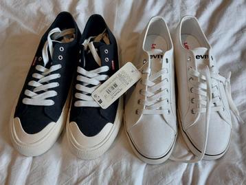 NIEUW + ONGEDRAGEN - 2x Levi's schoenen maat 44 Wit & zwart beschikbaar voor biedingen