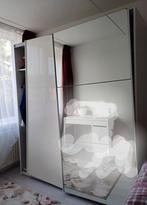 Een moeie grote kast met spigel, Huis en Inrichting, Kasten | Kledingkasten, Ophalen of Verzenden, Zo goed als nieuw, 50 tot 75 cm