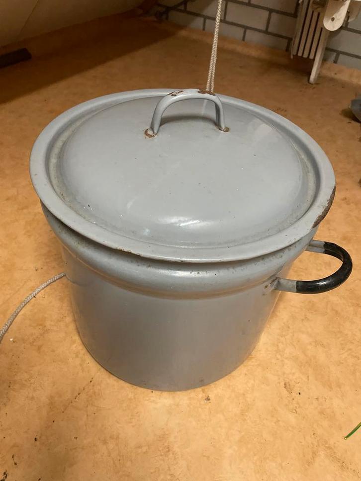 Emaille Emmer met Deksel, Huis en Inrichting, Keuken | Potten en Pannen, Gebruikt, Pot, Bus of Blik, Overige materialen, Ophalen of Verzenden