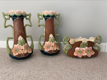 Art Nouveau aardewerk kast stel + jardinière en twee vazen  beschikbaar voor biedingen