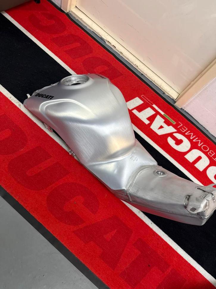 Nieuwe Ducati Panigale V4R Aluminium Tank, Motoren, Onderdelen | Overige, Nieuw, Ophalen of Verzenden