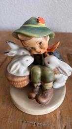 Hummel, jongen met 3 konijntjes, Verzamelen, Beelden en Beeldjes, Ophalen of Verzenden, Gebruikt, Hummel