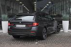 BMW 5 Serie Touring 540i xDrive High Executive M Sport Autom, Auto's, BMW, Te koop, Zilver of Grijs, 14 km/l, Benzine