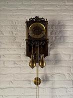 Antieke mechanische wandklok, Ophalen