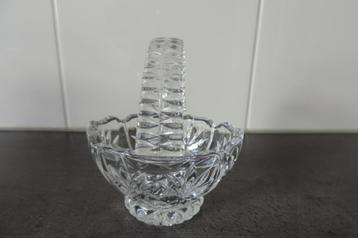 Nieuw kristallen mandje beschikbaar voor biedingen