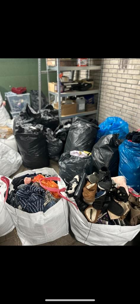 Zakken vol kleding - ca. 40 stuks per zak, Kleding | Dames, Overige Dameskleding, Gedragen, Ophalen of Verzenden