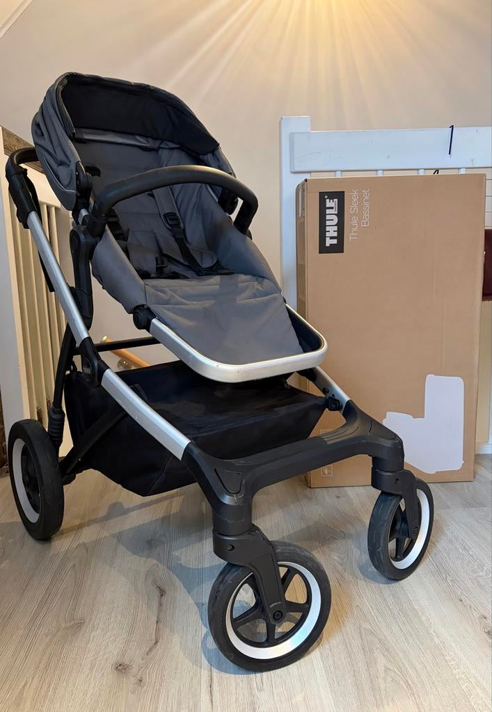Thule Sleek 5 in 1 kinderwagen - Shadow Grey - Compleet, Zo goed als nieuw, Combiwagen, Met reiswieg, Ophalen