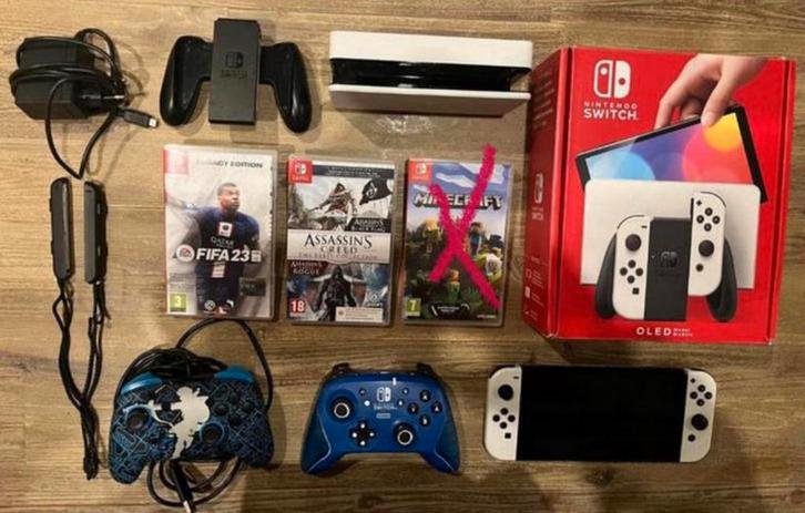 Nintendo switch oled + 2 pro controllers, Spelcomputers en Games, Spelcomputers | Nintendo Switch, Zo goed als nieuw, Switch OLED