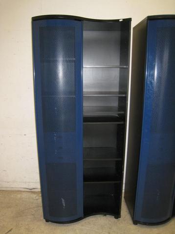 Postmoderne Finse design staande kast beschikbaar voor biedingen