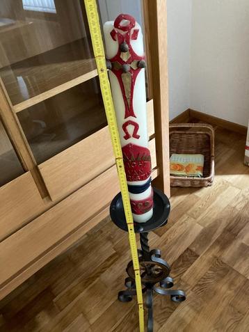 Grote kandelaar met Paaskaars beschikbaar voor biedingen