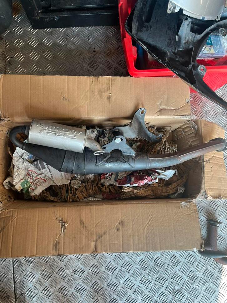 Zeldzame arrow basic terugloop uitlaat piaggio 2t, Motoren, Tuning en Styling, Ophalen of Verzenden